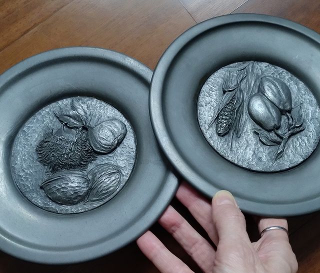 COPPIA DI PIATTI DI PELTRO