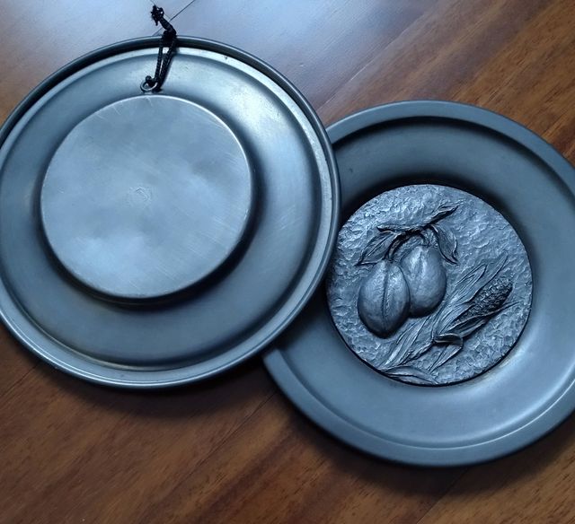 COPPIA DI PIATTI DI PELTRO