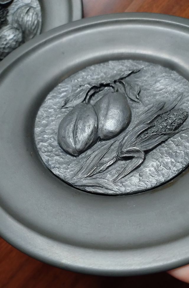 COPPIA DI PIATTI DI PELTRO