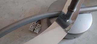 Lampada a soffitto con tre faretti