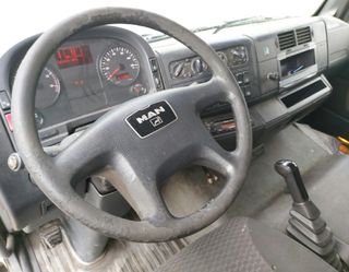 CAMION FRIGORIFICO CON TRAMPILLA