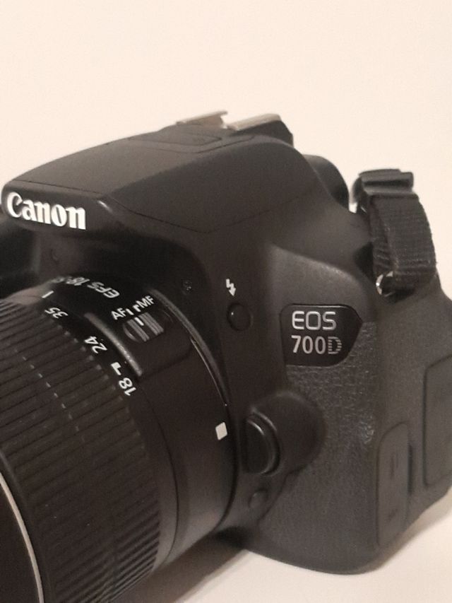 Camara canon EOS 700D
