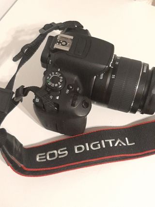 Camara canon EOS 700D
