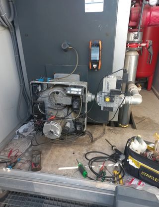 Servicio Técnico de Calderas y Electricidad.