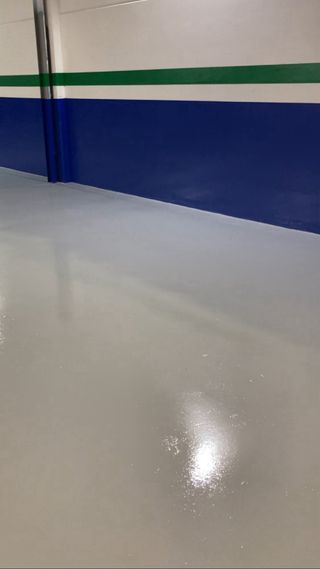 Pintura y suelo Epoxi Taller mecánico