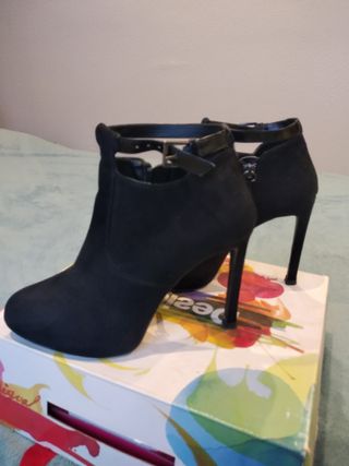 Botines cut out Stradivarius 