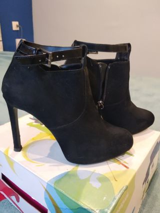 Botines cut out Stradivarius 