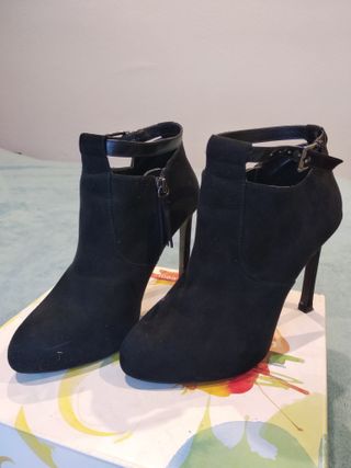 Botines cut out Stradivarius 