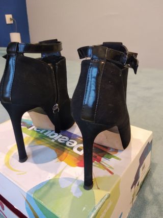 Botines cut out Stradivarius 