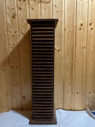 Columna de CD realizada en madera de Teka