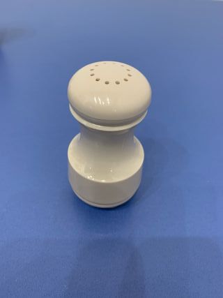 Conjunto de 10 saleros de plástico marca TATAY