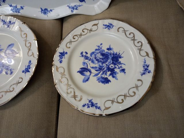 Bandeja y platos de porcelana 30 € los 3
