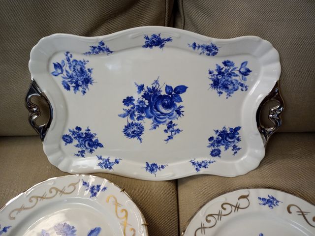 Bandeja y platos de porcelana 30 € los 3
