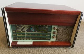 Radio-Tocadiscos antiguo marca Virer.