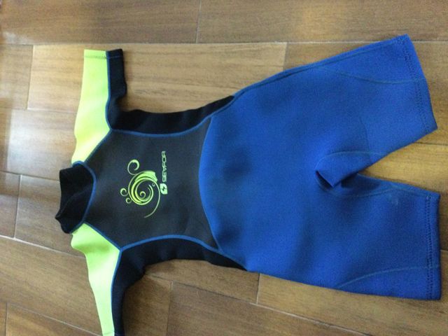 Traje neopreno corto niño talla 8