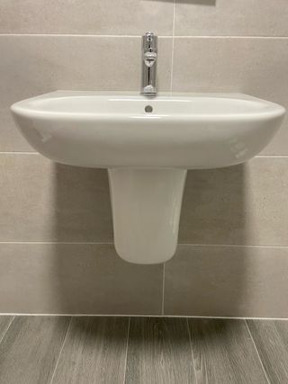 Lavabo Roca suspendido