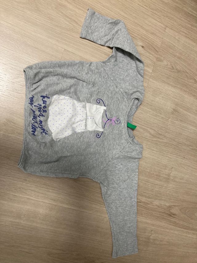 pantalón vaquero y dos nikis niña 2 años