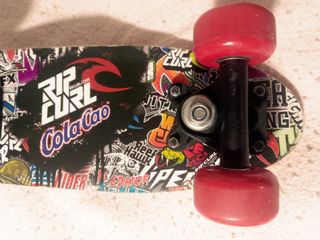 Monopatín mini.