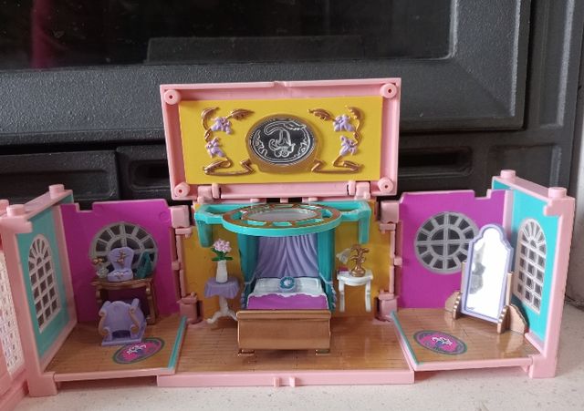 Polly pocket