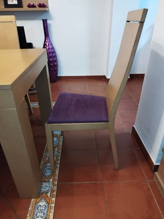 EXCELENTE MESA DE MADERA CON 6 SILLAS