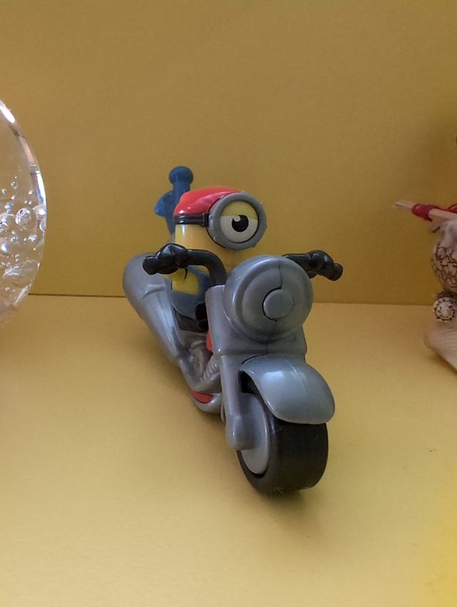 Giocattoli Minions con macchina e motoper bambini