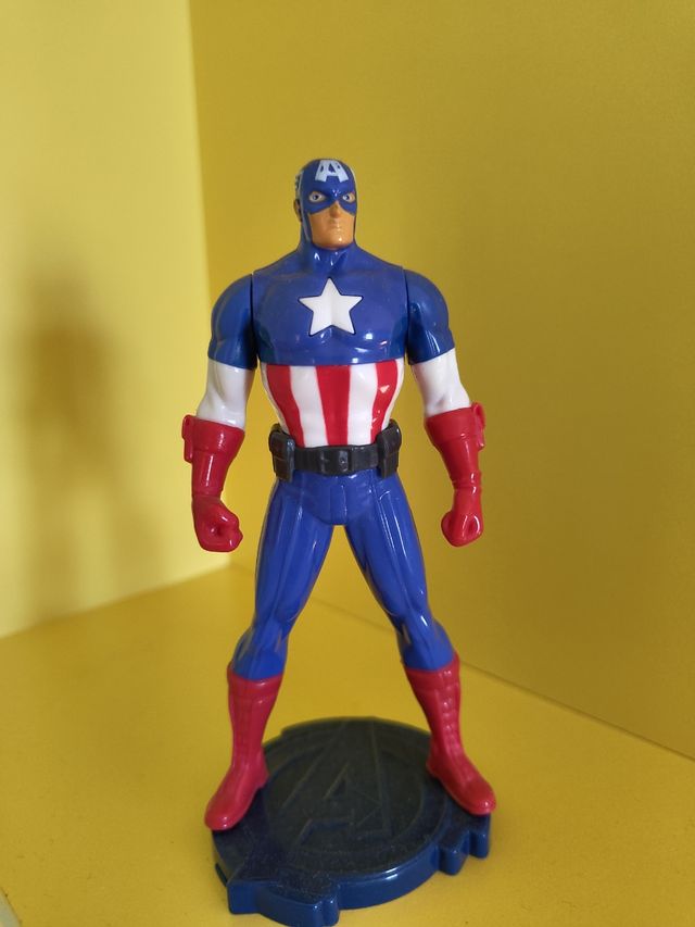Statuina Capitan America e occhiali flash