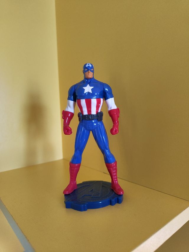Statuina Capitan America e occhiali flash