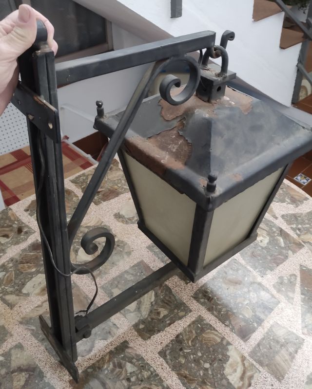 Venta de 2 Faroles de pared.