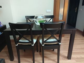 Conjunto mesa y sillas