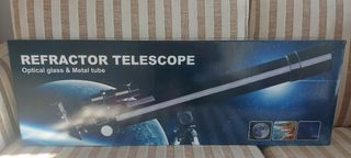 Telescopio astronómico refractor