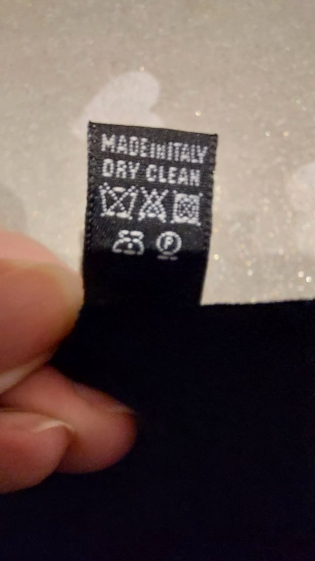 Sciarpa elegante nera con disegni