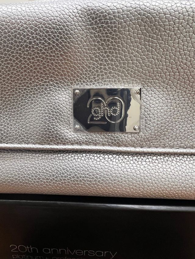 Plancha Ghd Platinium + y Neceser plata