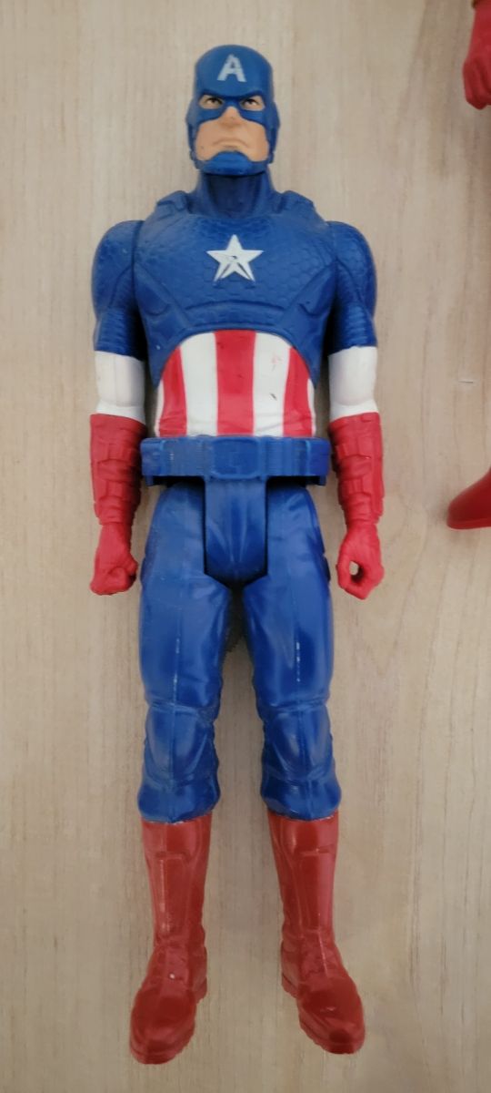 Captain America & Falcon Avengers figura