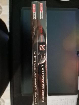 L'attacco dei giganti 33 + Short Stories 4 Sigilla
