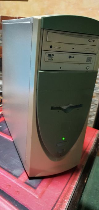 PC retro con  Windows 98