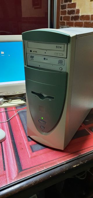 PC retro con  Windows 98