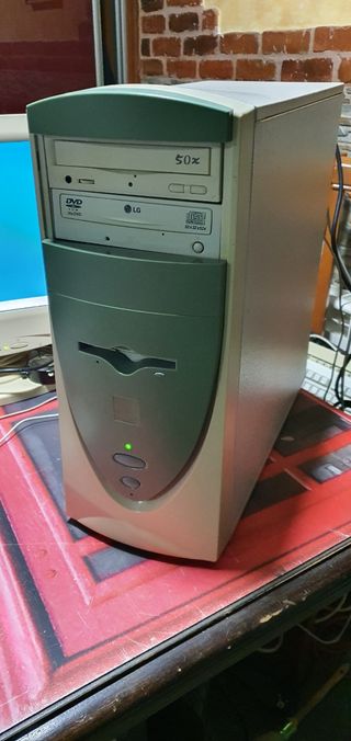 PC retro con  Windows 98