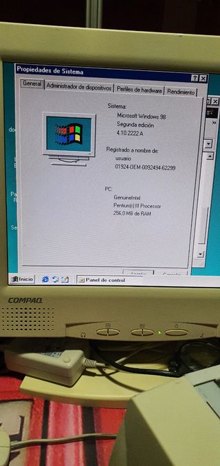 PC retro con  Windows 98