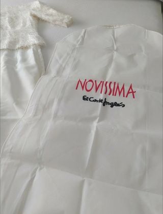 Traje dos piezas novia marca Novíssima. 