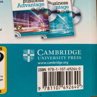 Due libri di testo Business Advantage