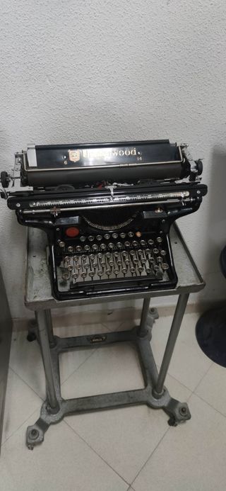 Antigua máquina de escribir Underwood