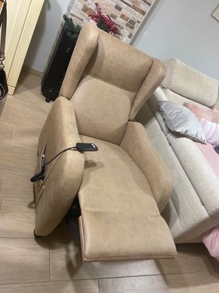 Sillón eléctrico varias posiciones color beig.