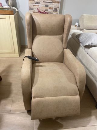 Sillón eléctrico varias posiciones color beig.