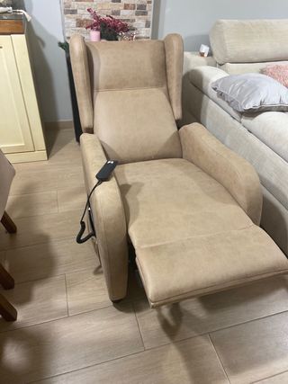 Sillón eléctrico varias posiciones color beig.