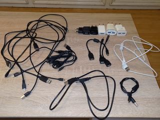 14 cables USB y 5 adaptadores cargadores