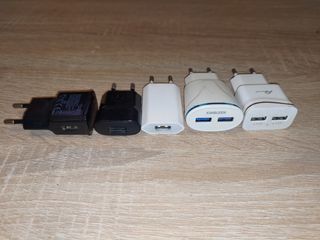 14 cables USB y 5 adaptadores cargadores