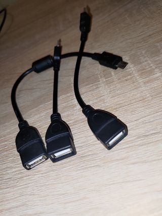 14 cables USB y 5 adaptadores cargadores