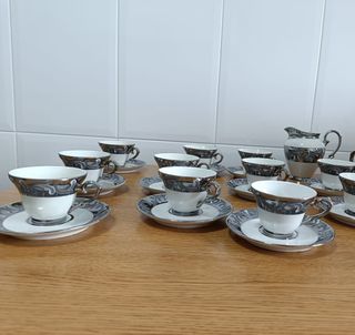 Tazas de café y platillos