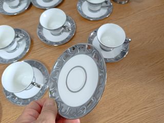 Tazas de café y platillos