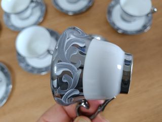 Tazas de café y platillos